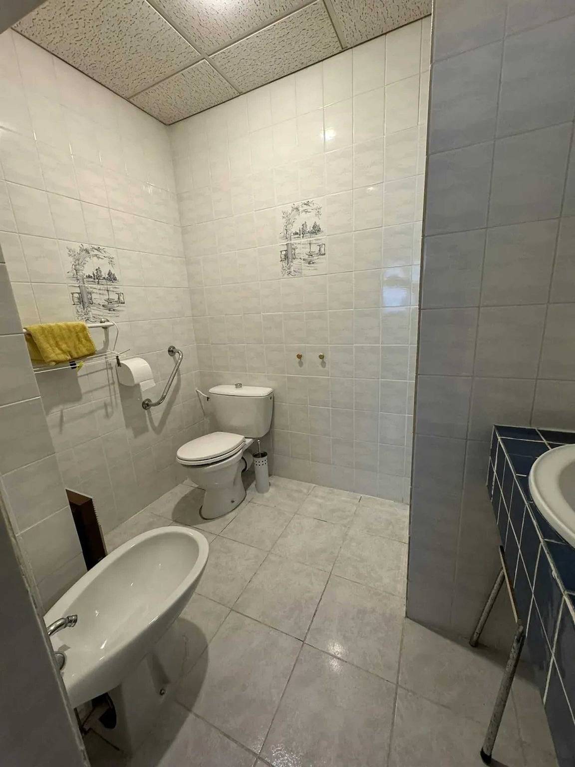 Estudio entero, Estudio encantador en Néris-les-Bains, 20 m², con terraza in Néris-les-Bains, Región de Montluçon