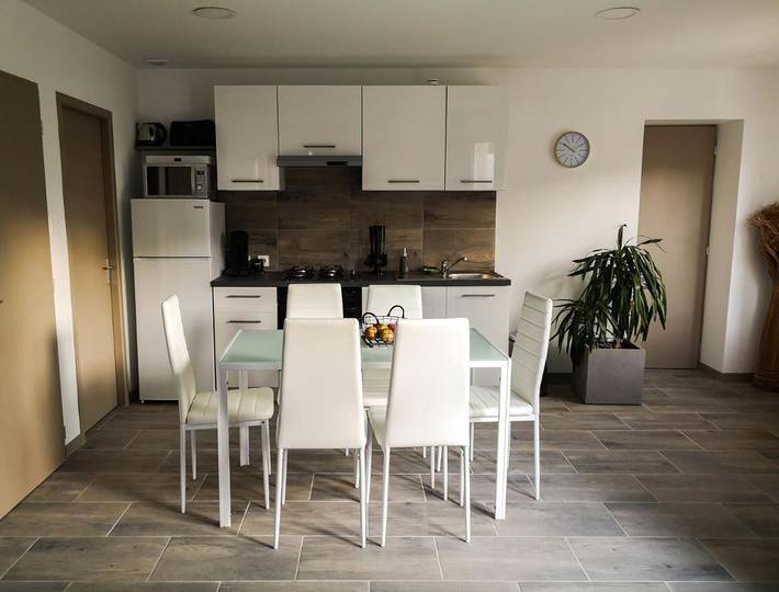 Gîte pour 4 personnes, avec jacuzzi ainsi que jardin et piscine dans Saint-Julien-en-Saint-Alban - 3