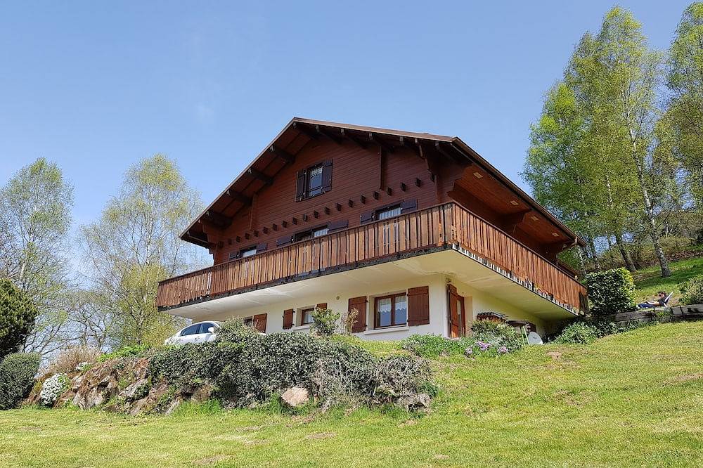 Appartement lumineux au rez de chaussée dans chalet vosgien dominant la vallée. in Tendon (Vosges), Région d'Épinal