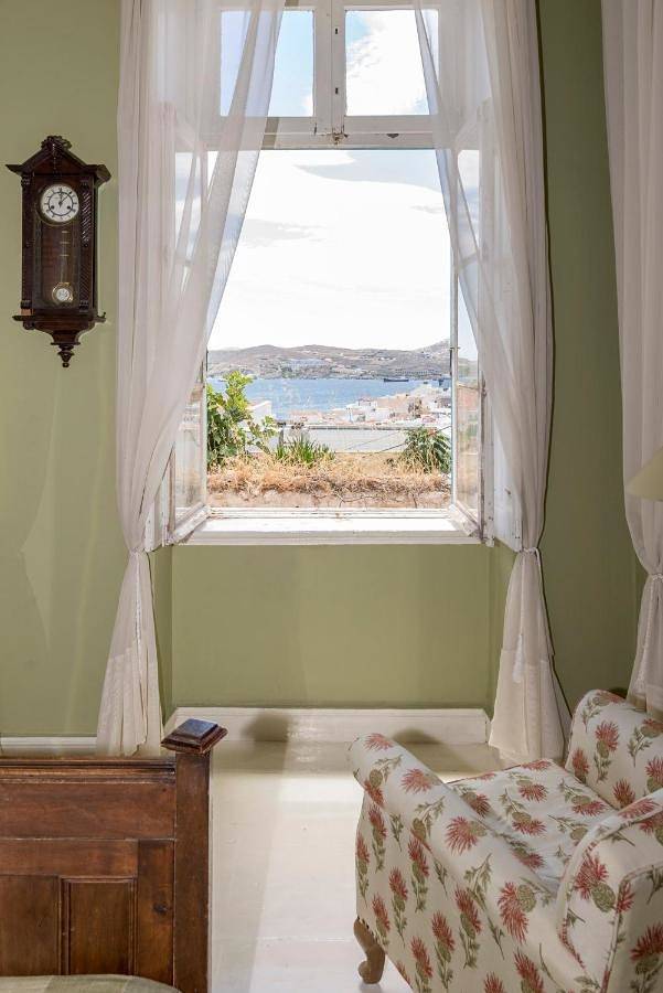 Maison d’hôte pour 7 personnes, avec balcon et vue dans Syros - 4
