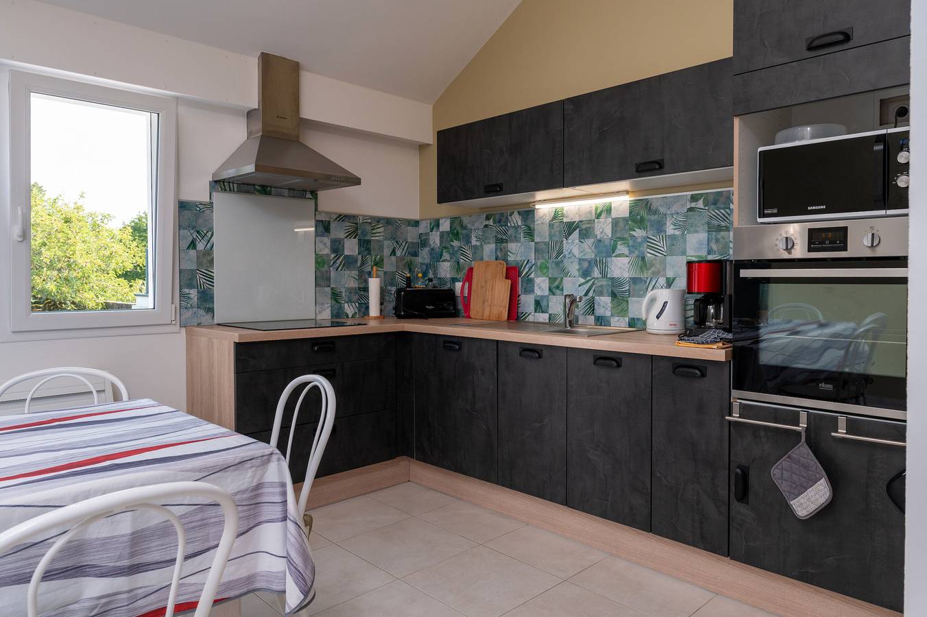 Petite maison 'Le Chant Des Oiseaux' avec terrasse privée, jardin partagé et Wi-Fi in Crach, Côte des Mégalithes
