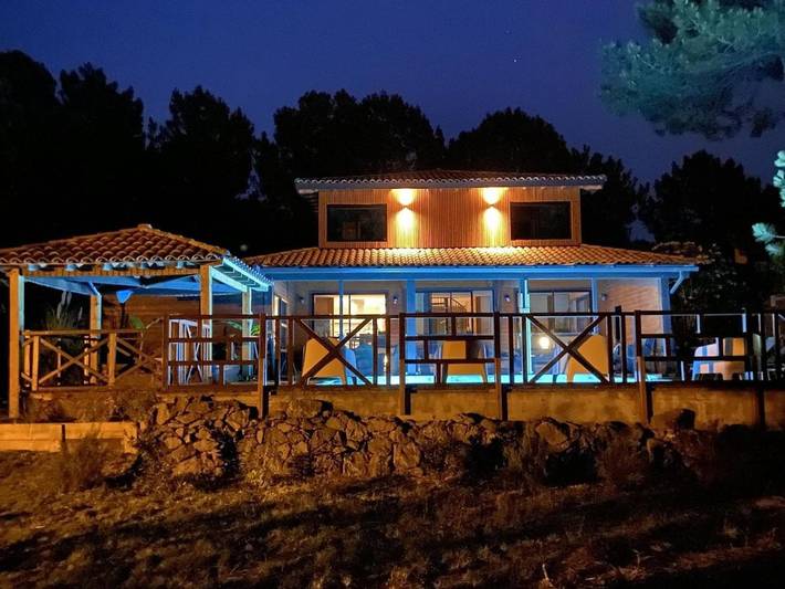 Location de vacances pour 12 personnes, avec jacuzzi ainsi que piscine et balcon dans Office De Tourisme De Moliets Et Maa