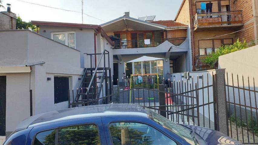 Gîte pour 3 personnes, avec balcon dans Prilep