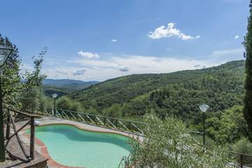 Location de vacances pour 10 personnes, avec jardin et piscine à Castellina in Chianti