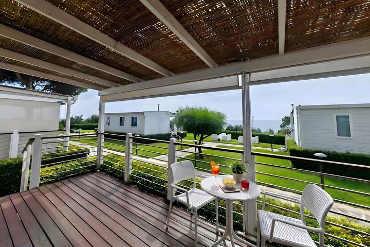 Casa mobile per 4 persone, con vista oceano e terrazza, adatto a famiglie con bambini in Campania