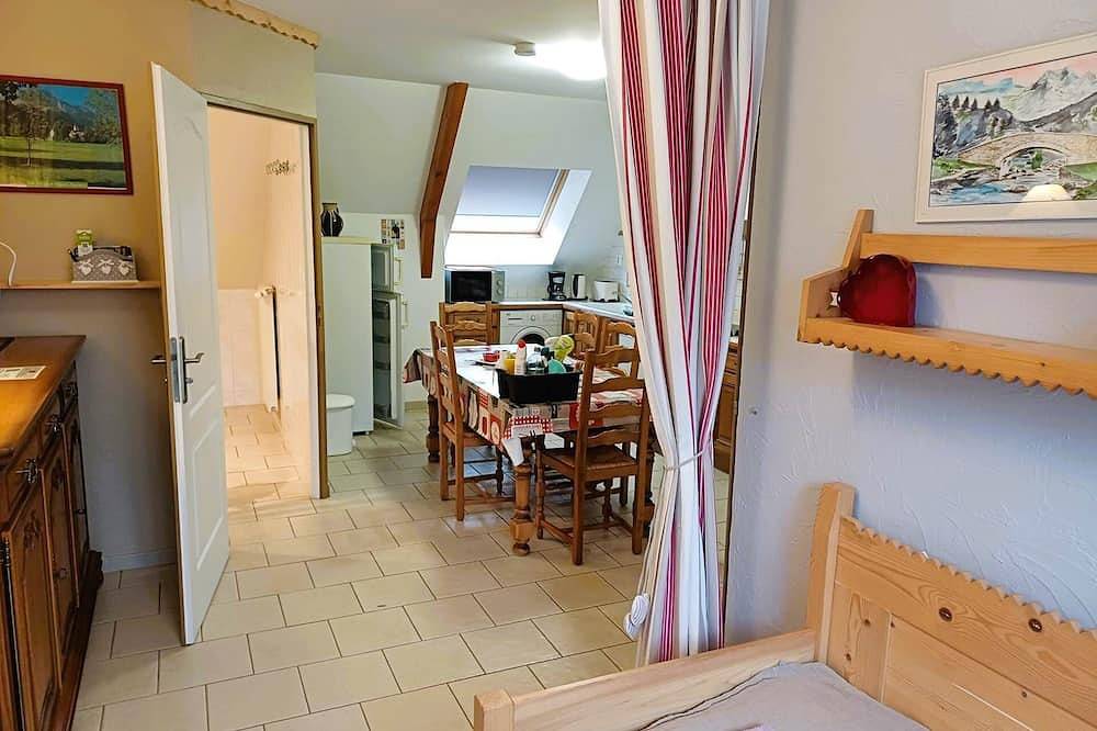 Entire apartment, Attic Apartment 35 M² 2/3 People in Arrens-Marsous, Pyrenees National Park