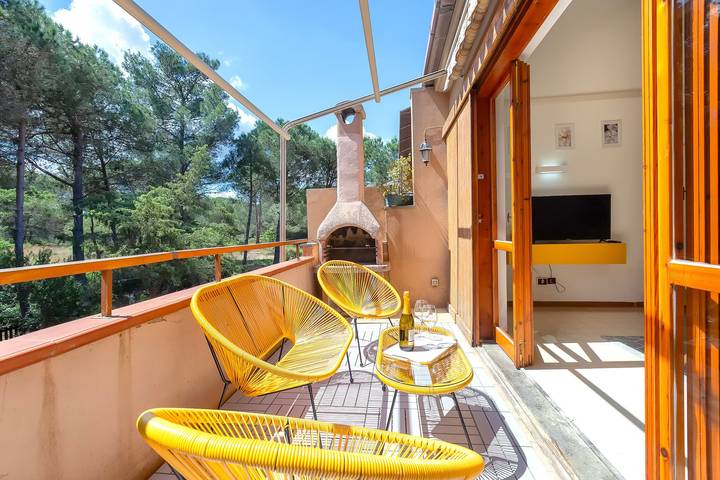 Appartement 'Sea Pine Retreat' met balkon, wifi en airconditioning in Arboriamar, Sorso