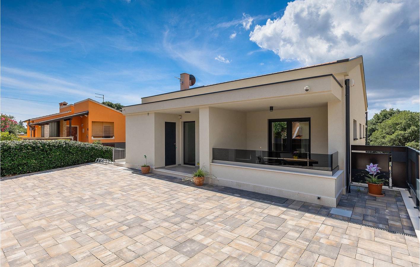 Moderne 2-Zimmer-Wohnung mit Pool, WLAN und Parkplatz in der Nähe des Stadtzentrums von Muntic in Muntic, Südküste Istrien