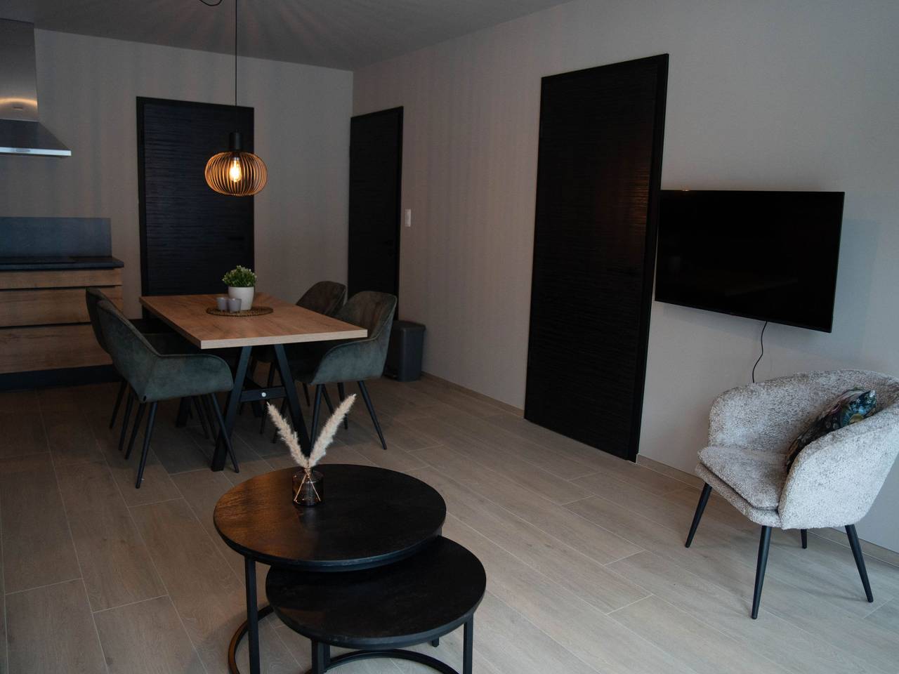 Appartement entier, Appartement de vacances pour 4 personnes avec piscine in Rémersdael, Fourons