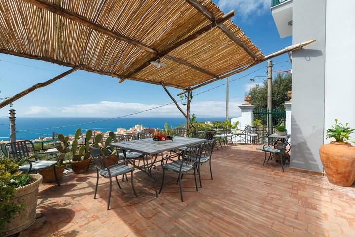 Location de vacances pour 12 personnes, avec vue et jardin à Massa Lubrense - 3