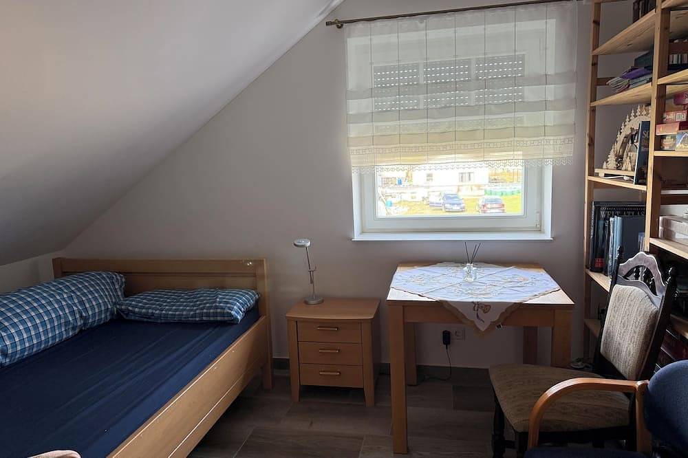 Ganze Wohnung, Ferienwohnung am Arendsee mit Balkon (Seenähe, sehr ruhige Lage in Schrampe, Arendsee
