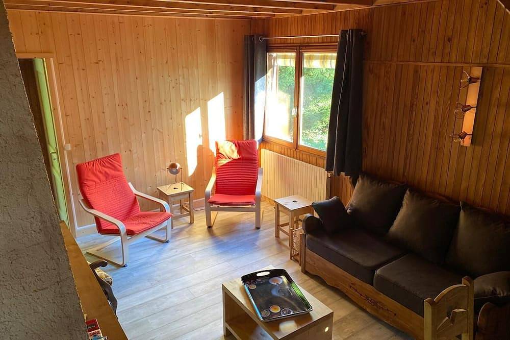 Chalet (2 à 5 pers) au calme aux pieds des montagnes et à 10 min du lac d'Annecy in Alex (Annecy), Région d'Annecy