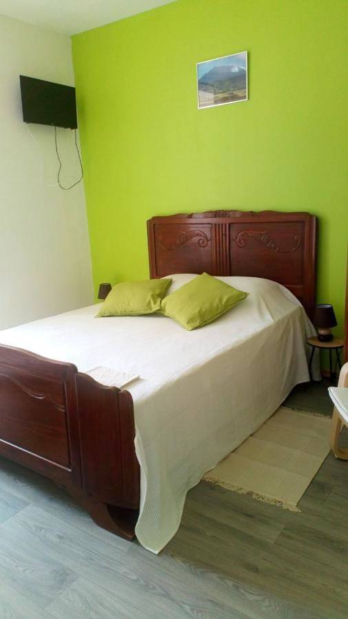 Chambre d’hôte pour 3 personnes, avec Terrasse ainsi que Jardin et Vue