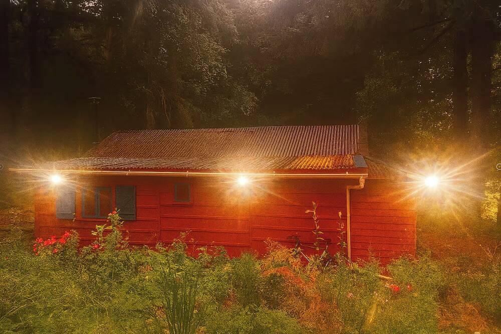 Cosy cabin with blooming garden & view – Dordogne Valley, France in Saint-Privat (Corrèze), Région de Tulle