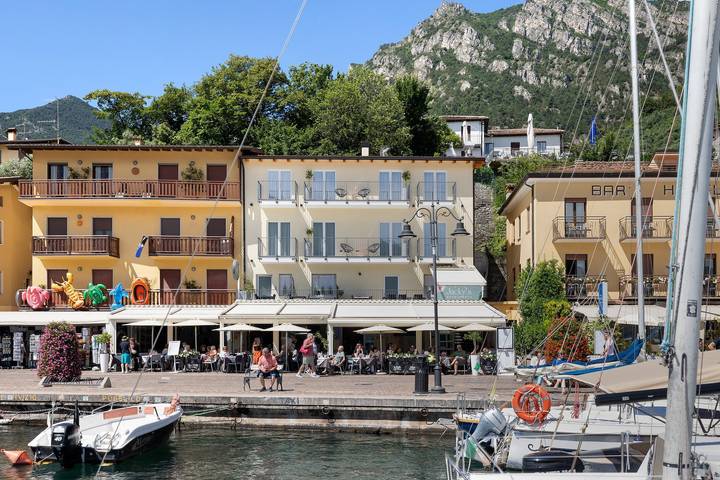 Ferienwohnung für 4 Personen, mit Balkon und Seeblick in Limone sul Garda
