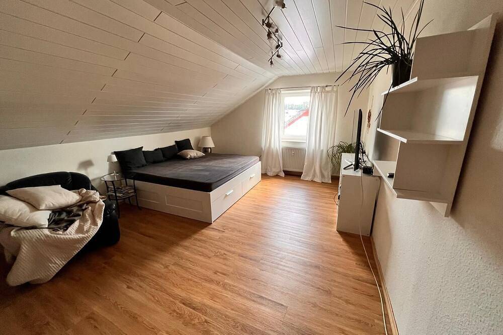 Ganze Wohnung, Wunderschöne Ferienwohnung mit Dachterasse und Bergblick in Furth im Wald, Ostbayern