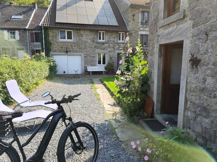 Gîte pour 2 personnes, avec vue et jardin à Comblain-au-Pont