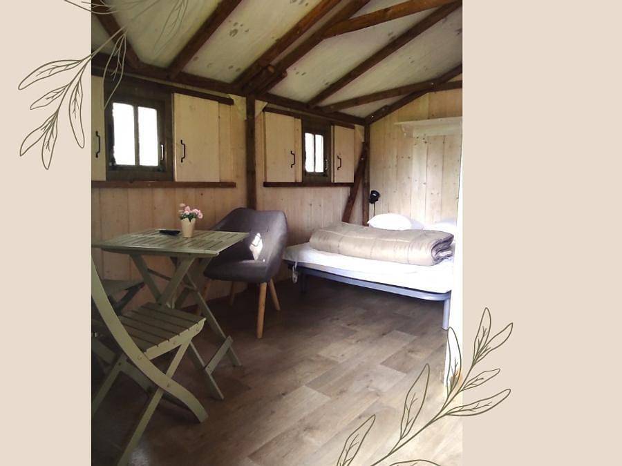 Camping Chanset - Bungalow toilé 2 personnes - Cabane bohème in Ceyrat, Parc naturel régional des Volcans d'Auvergne