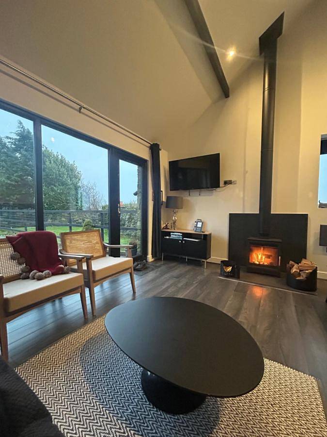 The Coach House & The Stables Yorkshire Peak District With and without hot tub options in Hunshelf, South Yorkshire