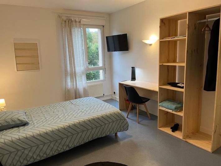 Gîte pour 2 personnes, avec Balcon et Terrasse ainsi que Jardin et Vue à Roullet-Saint-Estèphe