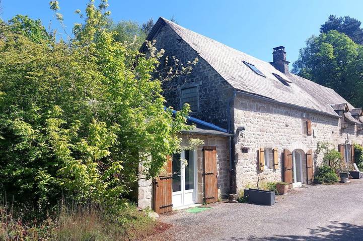 Location de vacances pour 15 personnes, avec Jardin à Eyrein