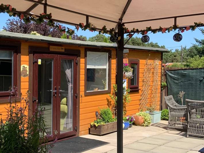 Log cabin for 2 people, with garden in Falkirk