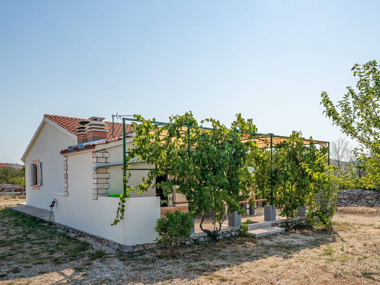 Agis in Raslina, Šibenik-Knin