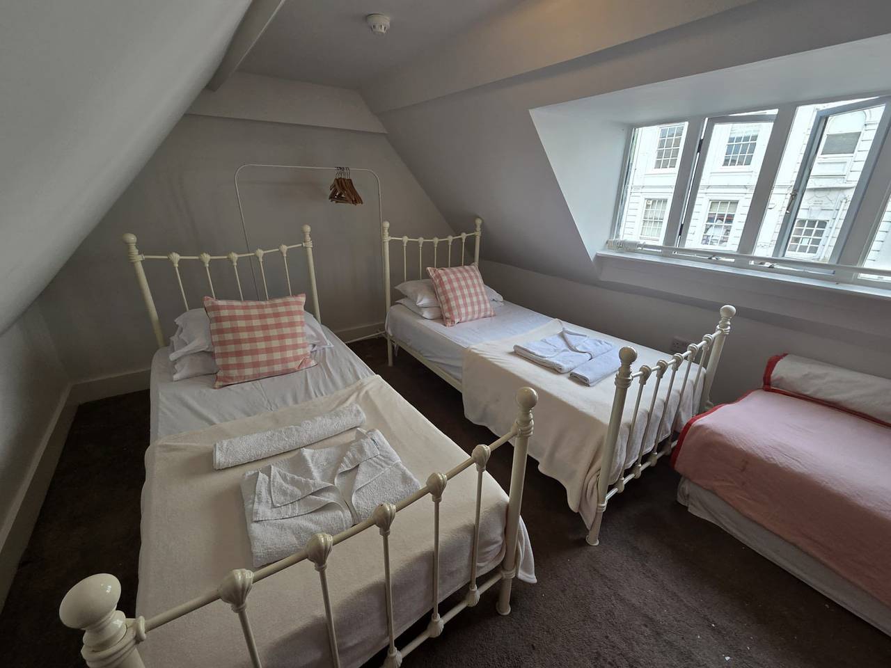 Ganze Ferienwohnung, 3 Bed Apartment Sleeps 7 - Pets Ok - Tv & Wifi in Botany Bay, Kent