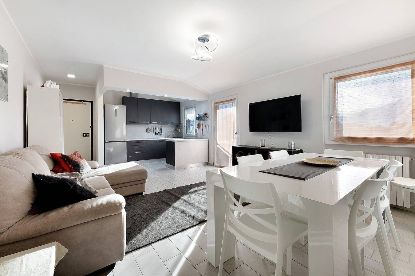 Appartamento intero, Appartamento 'La Dimora Del Lago' con Vista Lago, Wi-Fi e Aria Condizionata in Colico, Alpi Orobie Occidentali