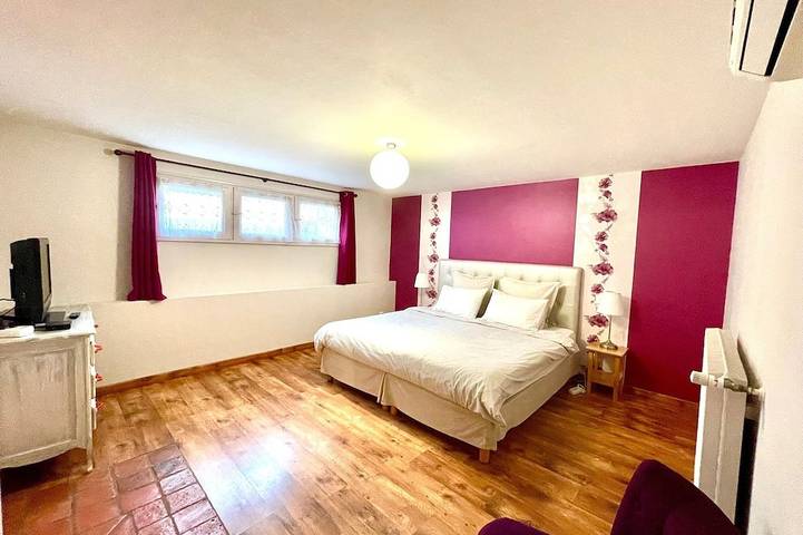 Gîte pour 4 personnes, avec terrasse ainsi que jardin et piscine à Brison-Saint-Innocent - 2