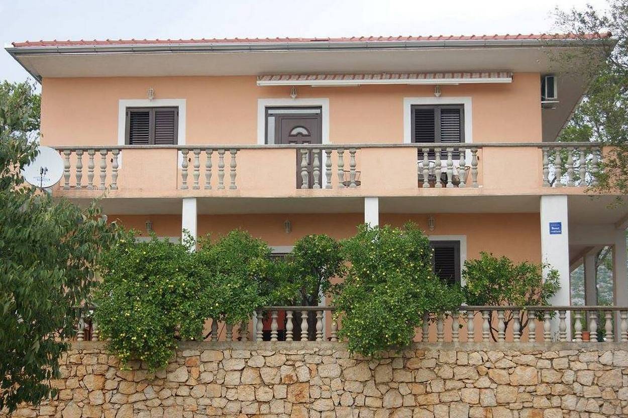 Ganze Wohnung, 2-Zimmer-Ferienwohnung mit Terrasse und Meerblick Seline, Paklenica A-17955-c in Starigrad, Zadar