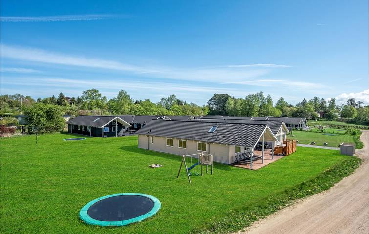 Ferienhaus für 22 Personen, mit Terrasse und Whirlpool sowie Garten und Sauna