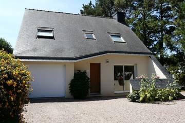 Gîte pour 6 personnes, avec jardin ainsi que terrasse et jacuzzi dans Plage de la Mine d'Or