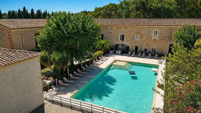 Hôtel pour 2 personnes, avec Terrasse et Jardin ainsi que Piscine et Sauna à Nîmes