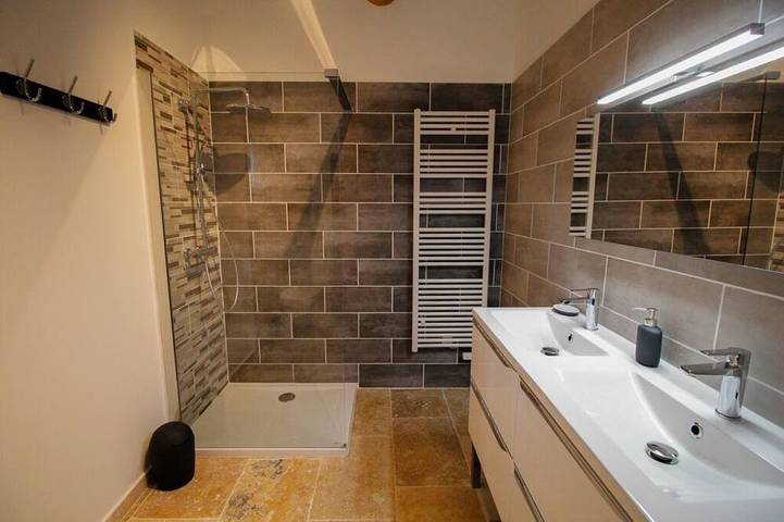 Maison de campagne pour 4 personnes, avec jardin à Saint-Étienne-du-Grès - 2