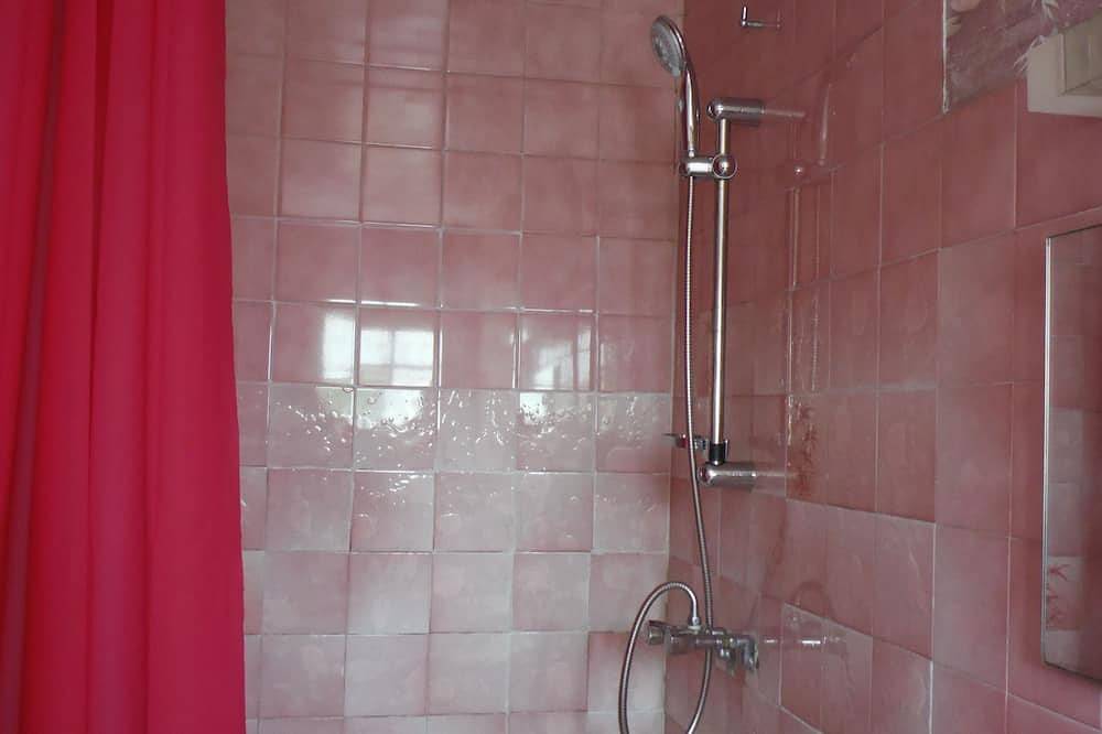 Les Hortensias, 3 bedrooms. Large garden, enclosed parking. Near Carnac, Lorient... in Belz, Côte des Mégalithes