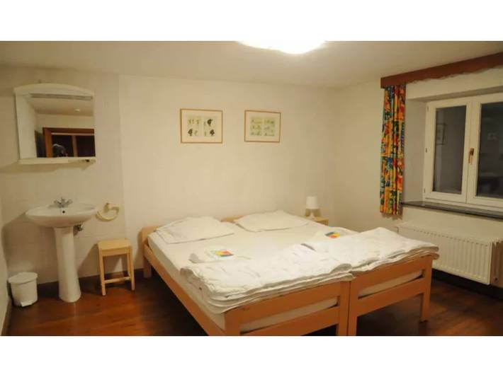 Location de vacances pour 24 personnes, avec jardin et terrasse ainsi que sauna et jacuzzi, adapté aux familles à Herbeumont - 3