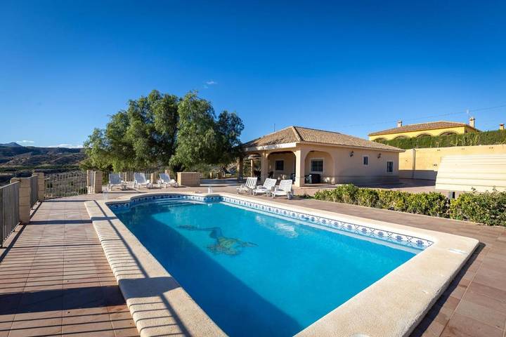 Chalet para 8 personas, con Terraza además de Jardín y Piscina en Aspe