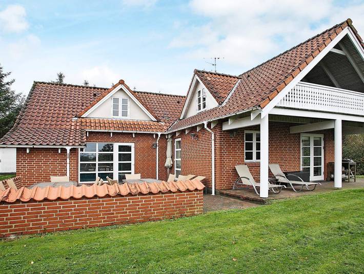 Ferienhaus für 10 Personen, mit Terrasse und Pool sowie Sauna und Whirlpool, kinderfreundlich in Fur