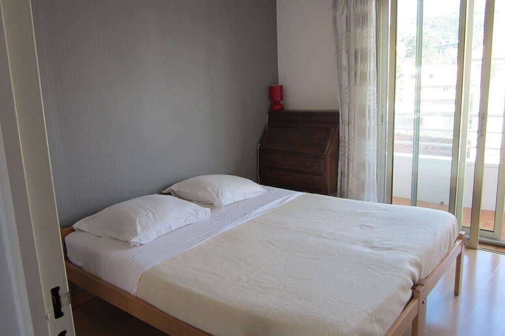 Appartement entier, Vue mer et la plage à 5 minutes à pieds, la mer ludique et pratique in Roquebrune-Cap-Martin, Côte méditerranéenne (France)