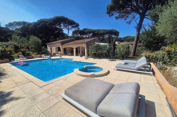 Villa pour 8 personnes, avec Jacuzzi ainsi que Terrasse et Jardin à Gassin