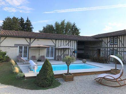Gîte pour 15 personnes, avec jacuzzi et piscine