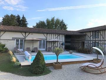 Gîte pour 15 personnes, avec piscine et jacuzzi à Giffaumont-Champaubert