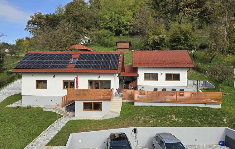 Ferienhaus für 12 Personen, mit Garten und Ausblick sowie Sauna und Terrasse, mit Haustier