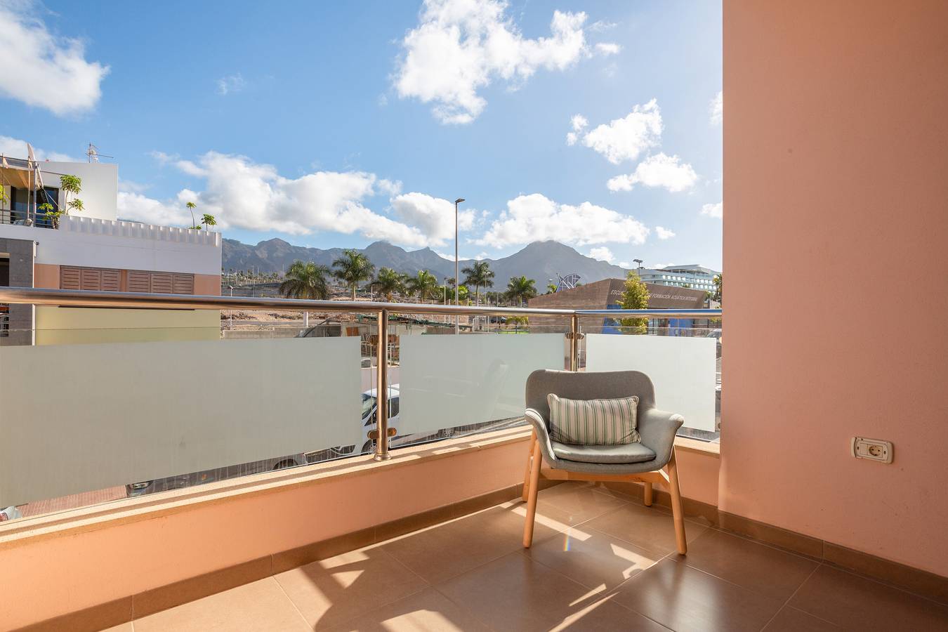Ganze Wohnung, Ferienwohnung 'Obsidian Aregoma La Caleta' mit Bergblick, Balkon und Wlan in La Caleta, Adeje