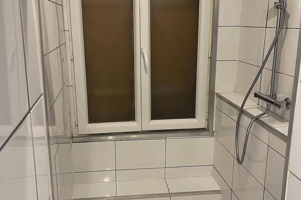 Entire apartment, Charmant Appartement Entièrement Meublé à 10 Minutes de la Défense in Suresnes, Hauts-de-Seine