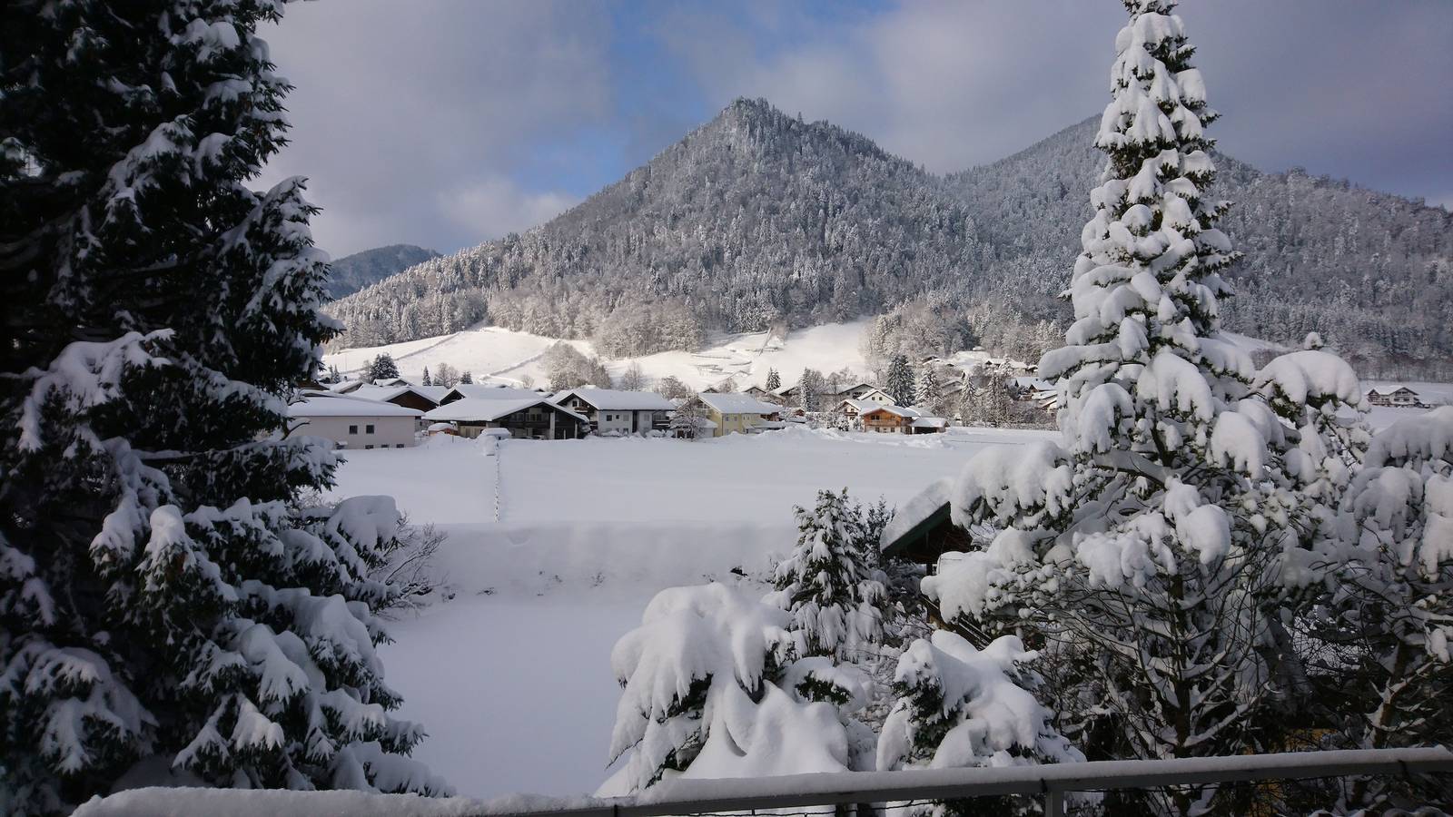Pension Bergblick - Bungalow 125qm, Terr., Garten, Küche, 3 Schlafzimmer, Wohnzimmer, 2 Bäder, Wlan in Ruhpolding, Bayerische Alpen