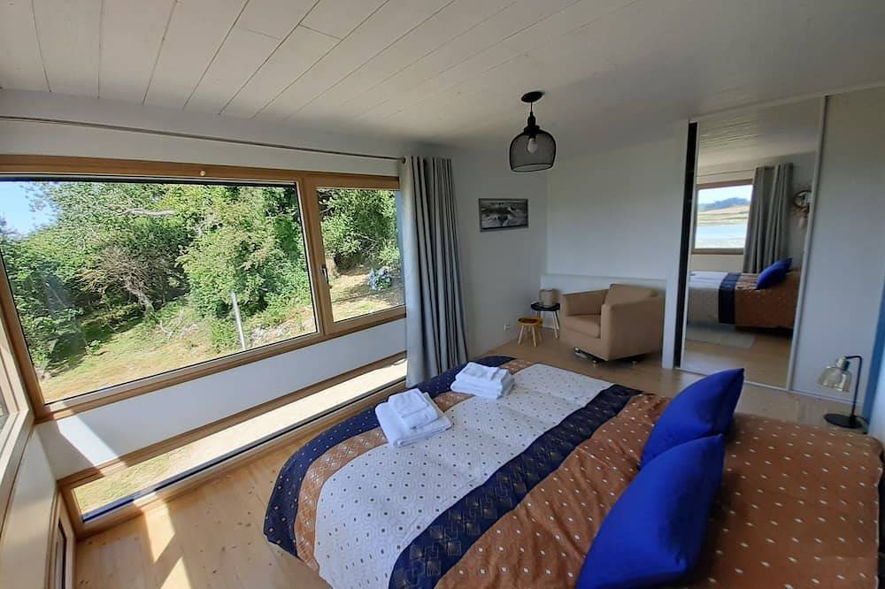 Bord de mer - maison d'architecte - gîte pour 6 personnes in Kerbors, Côte de Granit Rose