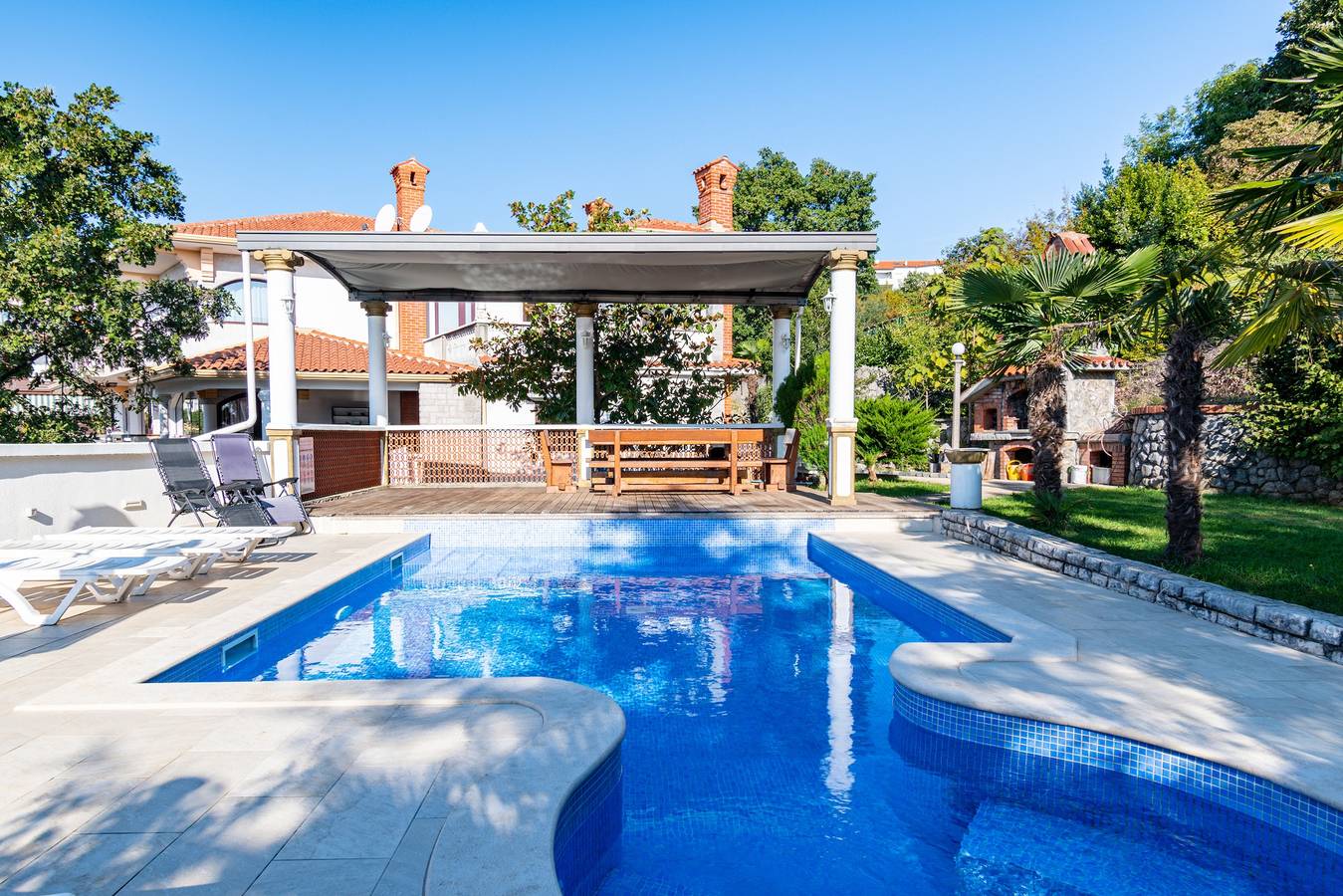 Ganze Wohnung, 1-Zimmer-Ferienwohnung mit Terrasse Opatija - Pobri, Opatija A-16390-a in Općina Matulji, Opatija Riviera