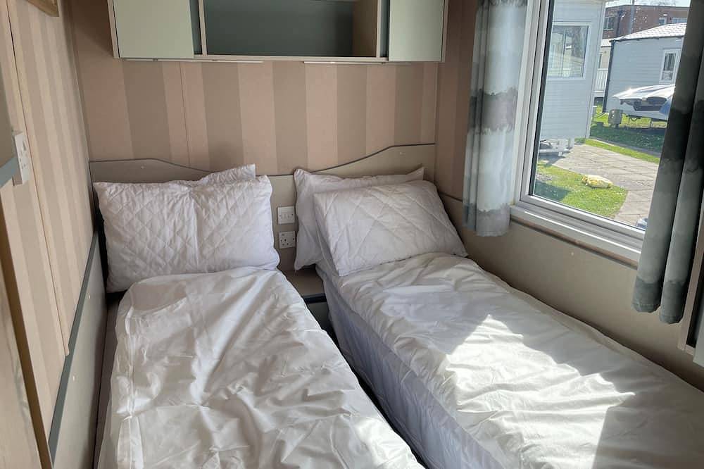 Snapdragon 3 bedroom dog friendly caravan on Rockley Park, Poole Harbour, Dorset in Poole, Poole Harbour